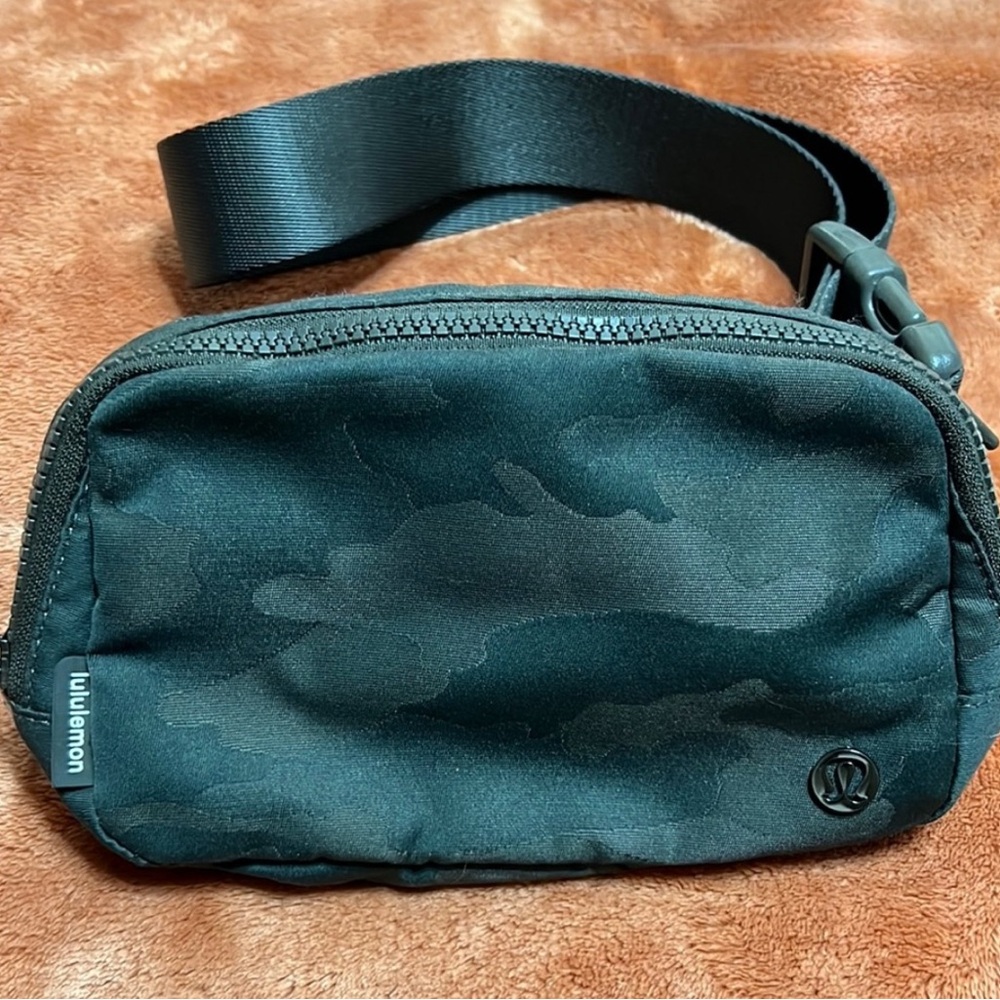 lululemon athletica Camo Belt Bag